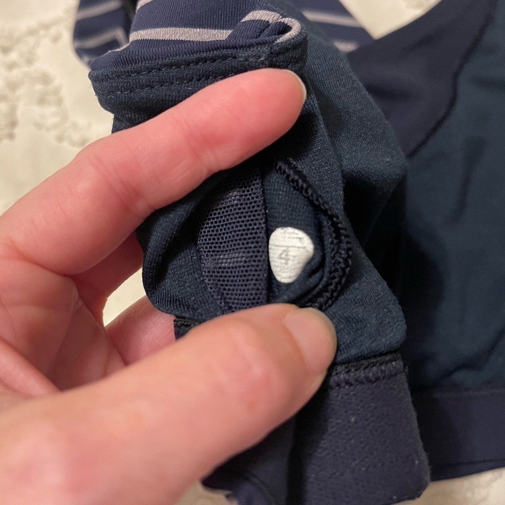 Lululemon On Your Way Navy Luxtreme Mesh RARE - Picture 6 of 6
